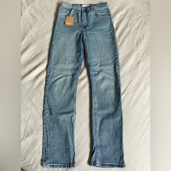 REFORMATION NWT Liza Ultra High Rise Jeans W size 28.  SOFT😍 Perfect stretch - Picture 3 of 12